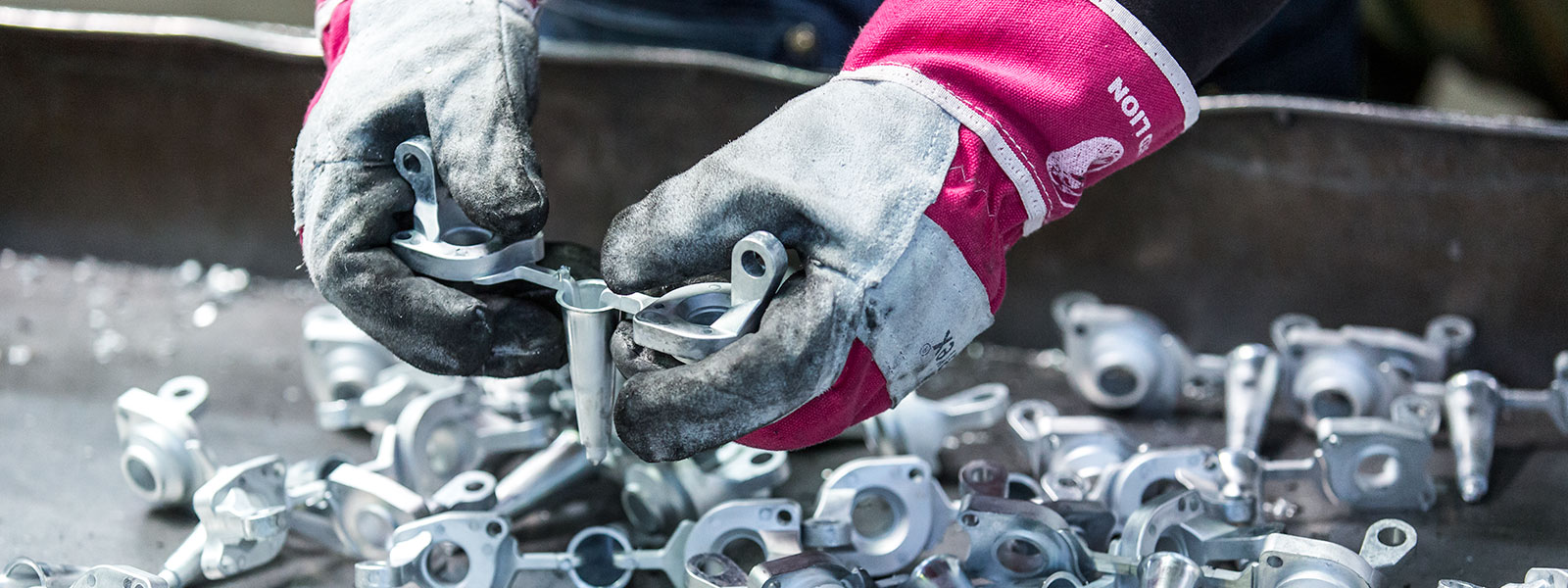 Manually breaking off parts on a die casting machine